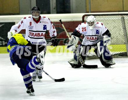 Eishockey. Kaerntner Liga. HCP Pubersdorf gegen Althofen. Juergen Czerminger, Maxi Orgonyi (Pubersdorf), Andreas Ullrich  (Althofen). Klagenfurt, 6.12.2008
Foto: Nadja Kuess 
---
pressefotos, pressefotografie, kuess, qs, qspictures, sport, bild, bilder, bilddatenbank