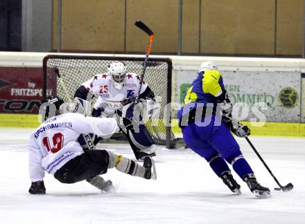 Eishockey. Kaerntner Liga. HCP Pubersdorf gegen Althofen. Christian Pontasch, Maxi Orgonyi (Pubersdorf), Peter Rosic  (Althofen). Klagenfurt, 6.12.2008
Foto: Nadja Kuess 
---
pressefotos, pressefotografie, kuess, qs, qspictures, sport, bild, bilder, bilddatenbank