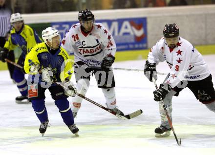 Eishockey CHL. Carinthian Hokey League. HCP Pubersdorf gegen Althofen. Peter Sprachmann, Michael Haas (Pubersdorf), Christian Popatnig  (Althofen). Klagenfurt, 6.12.2008
Foto: Nadja Kuess 
---
pressefotos, pressefotografie, kuess, qs, qspictures, sport, bild, bilder, bilddatenbank