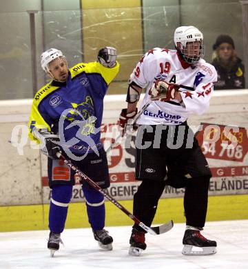 Eishockey CHL. Carinthian Hokey League. HCP Pubersdorf gegen Althofen. Christian Stolz (Pubersdorf), Christian Popatnig (Althofen). Klagenfurt, 6.12.2008
Foto: Nadja Kuess 
---
pressefotos, pressefotografie, kuess, qs, qspictures, sport, bild, bilder, bilddatenbank