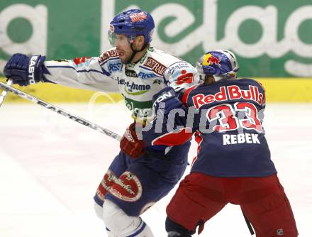 EBEL. Eishockey Bundesliga. EC Pasut VSV gegen EC Red Bull Salzburg. Justin Mapletoft,  (VSV), Jeremy Rebek (Salzburg). Villach, am 14.12.2008.
Foto: Kuess 

---
pressefotos, pressefotografie, kuess, qs, qspictures, sport, bild, bilder, bilddatenbank