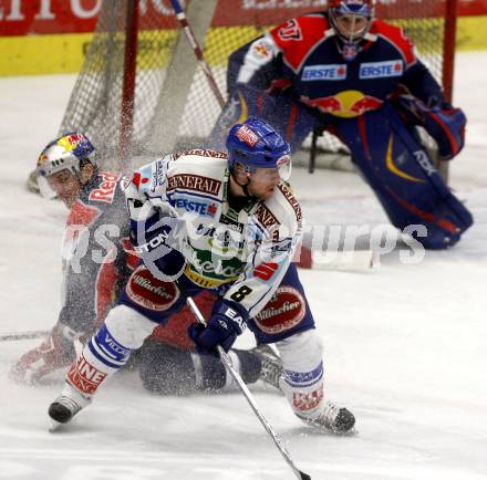 EBEL. Eishockey Bundesliga. EC Pasut VSV gegen EC Red Bull Salzburg. Roland Kaspitz, (VSV), Manuel Latusa, Jordan Parise  (Salzburg). Villach, am 14.12.2008.
Foto: Kuess 

---
pressefotos, pressefotografie, kuess, qs, qspictures, sport, bild, bilder, bilddatenbank