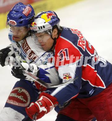 EBEL. Eishockey Bundesliga. EC Pasut VSV gegen EC Red Bull Salzburg. Thomas Raffl, (VSV),  Matthias Trattnig (Salzburg). Villach, am 14.12.2008.
Foto: Kuess 

---
pressefotos, pressefotografie, kuess, qs, qspictures, sport, bild, bilder, bilddatenbank