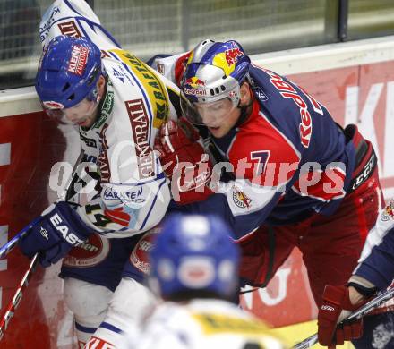 EBEL. Eishockey Bundesliga. EC Pasut VSV gegen EC Red Bull Salzburg. Justin Mapletoft,  (VSV), Adrian Foster (Salzburg). Villach, am 14.12.2008.
Foto: Kuess 

---
pressefotos, pressefotografie, kuess, qs, qspictures, sport, bild, bilder, bilddatenbank