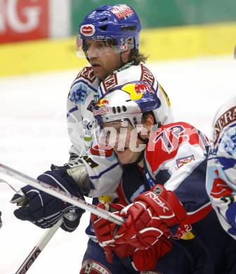 EBEL. Eishockey Bundesliga. EC Pasut VSV gegen EC Red Bull Salzburg. Wolfgang Kromp, (VSV),  John Hughes (Salzburg). Villach, am 14.12.2008.
Foto: Kuess 

---
pressefotos, pressefotografie, kuess, qs, qspictures, sport, bild, bilder, bilddatenbank