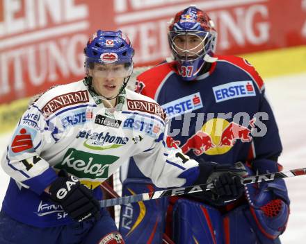 EBEL. Eishockey Bundesliga. EC Pasut VSV gegen EC Red Bull Salzburg. Michael Raffl,(VSV),   Jordan Parise (Salzburg). Villach, am 14.12.2008.
Foto: Kuess 

---
pressefotos, pressefotografie, kuess, qs, qspictures, sport, bild, bilder, bilddatenbank