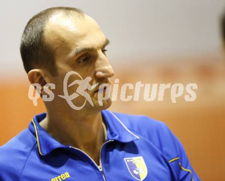 Volleyball. Challenge Cup. SK Aich/Dob gegen TV Amriswil (Schweiz). Trainer Miro Palgut (Aich). Prevalje, 16.12.2008.
Foto: Kuess

---
pressefotos, pressefotografie, kuess, qs, qspictures, sport, bild, bilder, bilddatenbank