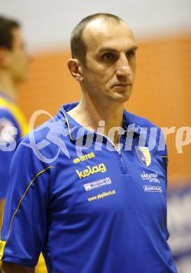 Volleyball. Challenge Cup. SK Aich/Dob gegen TV Amriswil (Schweiz). Trainer Miro Palgut (Aich). Prevalje, 16.12.2008.
Foto: Kuess

---
pressefotos, pressefotografie, kuess, qs, qspictures, sport, bild, bilder, bilddatenbank