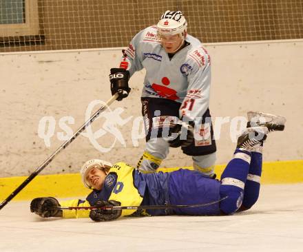 Eishockey Carinthian Hokey League. CHL. Steindorf gegen Althofen. Christopher Frei (Steindorf), Stefan Kales (Althofen). Steindorf, am 20.12.2008.
Foto: Kuess
---
pressefotos, pressefotografie, kuess, qs, qspictures, sport, bild, bilder, bilddatenbank