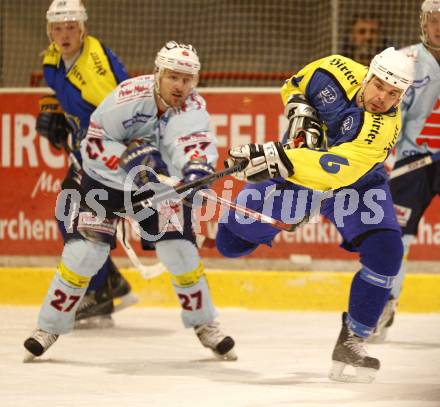 Eishockey Carinthian Hokey League. CHL. Steindorf gegen Althofen. Roland Schurian (Steindorf), Peter Rosic (Althofen). Steindorf, am 20.12.2008.
Foto: Kuess
---
pressefotos, pressefotografie, kuess, qs, qspictures, sport, bild, bilder, bilddatenbank