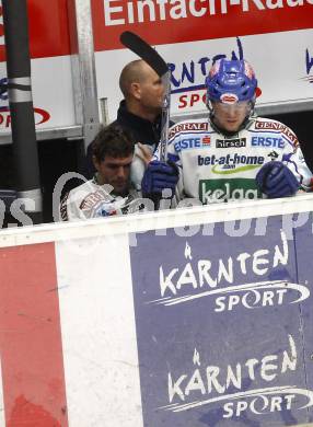 EBEL. Eishockey Bundesliga. EC Pasut VSV gegen Alba Volan Szekesfehervar. Nikolas Petrik mit Eisbeutel nachdem ihn ein Schlagschuss getroffen hatte (VSV). Villach, am 21.12.2008.
Foto: Kuess 


---
pressefotos, pressefotografie, kuess, qs, qspictures, sport, bild, bilder, bilddatenbank