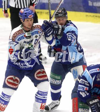 EBEL. Eishockey Bundesliga. EC Pasut VSV gegen Alba Volan Szekesfehervar. Mike Stewart,  (VSV), Andras Benk (Szekesfehervar). Villach, am 21.12.2008.
Foto: Kuess 


---
pressefotos, pressefotografie, kuess, qs, qspictures, sport, bild, bilder, bilddatenbank