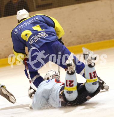 Eishockey Carinthian Hokey League. CHL. Steindorf gegen Althofen. Georg Michenthaler (Steindorf), Heiko Ofner (Althofen) . Steindorf, am 20.12.2008.
Foto: Kuess
---
pressefotos, pressefotografie, kuess, qs, qspictures, sport, bild, bilder, bilddatenbank