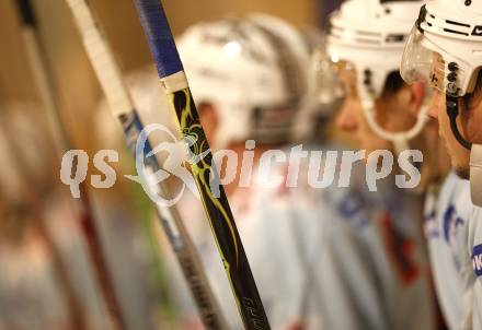 Eishockey Carinthian Hokey League. CHL. Steindorf gegen Althofen. Feature. Eisstock. Spielerbank. Steindorf, am 20.12.2008.
Foto: Kuess
---
pressefotos, pressefotografie, kuess, qs, qspictures, sport, bild, bilder, bilddatenbank