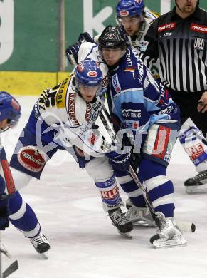 EBEL. Eishockey Bundesliga. EC Pasut VSV gegen Alba Volan Szekesfehervar. Christof Martinz,  (VSV), Szabolcs Fodor (Szekesfehervar). Villach, am 21.12.2008.
Foto: Kuess 


---
pressefotos, pressefotografie, kuess, qs, qspictures, sport, bild, bilder, bilddatenbank