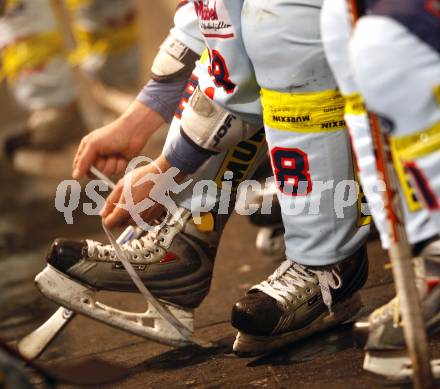 Eishockey Carinthian Hokey League. CHL. Steindorf gegen Althofen. Feature. Eishockeyschuhe. Steindorf, am 20.12.2008.
Foto: Kuess
---
pressefotos, pressefotografie, kuess, qs, qspictures, sport, bild, bilder, bilddatenbank