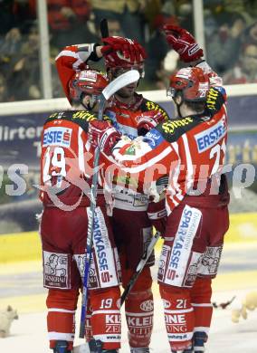 EBEL. Eishockey Bundesliga. KAC gegen VSV. Die Zuschauer werfen, nach dem ersten KAC-Tor, Teddybaeren auf das Eis. Klagenfurt, am 23.12.2008.
Foto: Kuess 

---
pressefotos, pressefotografie, kuess, qs, qspictures, sport, bild, bilder, bilddatenbank