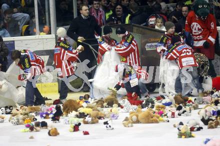 EBEL. Eishockey Bundesliga. KAC gegen VSV.Die Zuschauer werfen, nach dem ersten KAC-Tor, Teddybaeren auf das Eis. Klagenfurt, am 23.12.2008.
Foto: Kuess 

---
pressefotos, pressefotografie, kuess, qs, qspictures, sport, bild, bilder, bilddatenbank