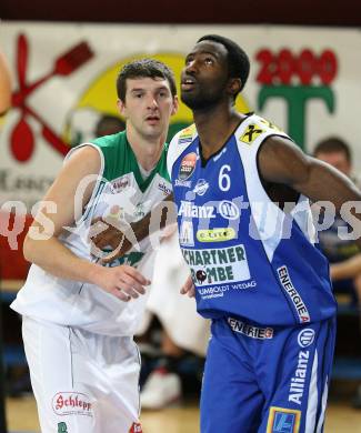 Basketball Bundesliga. Woerthersee Piraten gegen Allianz Gmunden Swans. Selmir Husanovic (Piraten), Reginald Huffman (Gmunden).  Klagenfurt, 22.12.2008
Foto: Kuess

---
pressefotos, pressefotografie, kuess, qs, qspictures, sport, bild, bilder, bilddatenbank