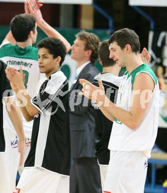 Basketball Bundesliga. Woerthersee Piraten gegen Allianz Gmunden Swans. Jubel Piraten.  Klagenfurt, 22.12.2008
Foto: Kuess

---
pressefotos, pressefotografie, kuess, qs, qspictures, sport, bild, bilder, bilddatenbank