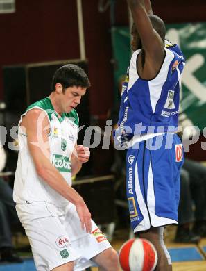 Basketball Bundesliga. Woerthersee Piraten gegen Allianz Gmunden Swans. Erik Rhinehart (Piraten), Shelton Sidney Colwell (Gmunden).  Klagenfurt, 22.12.2008
Foto: Kuess

---
pressefotos, pressefotografie, kuess, qs, qspictures, sport, bild, bilder, bilddatenbank