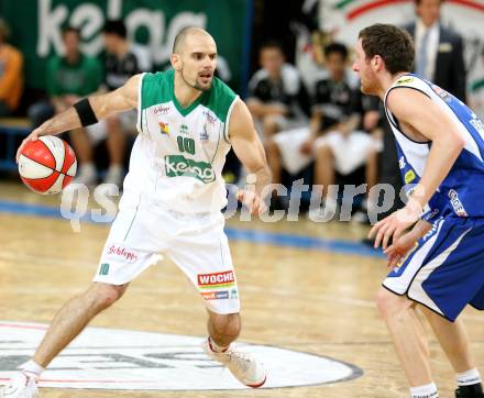 Basketball Bundesliga. Woerthersee Piraten gegen Allianz Gmunden Swans. Joachim Buggelsheim (Piraten), Peter Huetter (Gmunden).  Klagenfurt, 22.12.2008
Foto: Kuess

---
pressefotos, pressefotografie, kuess, qs, qspictures, sport, bild, bilder, bilddatenbank