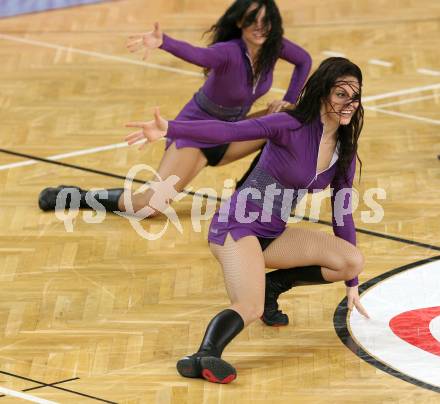 Basketball Bundesliga. Woerthersee Piraten gegen Allianz Gmunden Swans. Tanzeinlage.  Klagenfurt, 22.12.2008
Foto: Kuess

---
pressefotos, pressefotografie, kuess, qs, qspictures, sport, bild, bilder, bilddatenbank