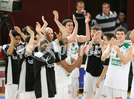 Basketball Bundesliga. Woerthersee Piraten gegen Allianz Gmunden Swans. Jubel Piraten.  Klagenfurt, 22.12.2008
Foto: Kuess

---
pressefotos, pressefotografie, kuess, qs, qspictures, sport, bild, bilder, bilddatenbank