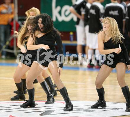 Basketball Bundesliga. Woerthersee Piraten gegen Allianz Gmunden Swans. Tanzeinlage.  Klagenfurt, 22.12.2008
Foto: Kuess

---
pressefotos, pressefotografie, kuess, qs, qspictures, sport, bild, bilder, bilddatenbank