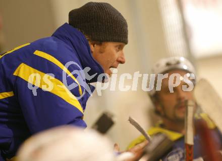 Eishockey Carinthian Hokey League. CHL. Steindorf gegen Althofen. Trainer Peter Rozmann (Althofen). Steindorf, am 20.12.2008.
Foto: Kuess
---
pressefotos, pressefotografie, kuess, qs, qspictures, sport, bild, bilder, bilddatenbank