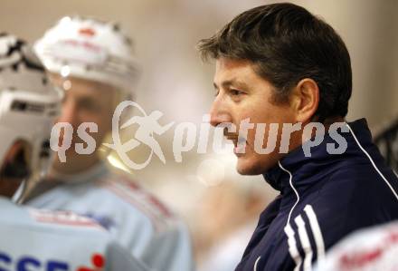 Eishockey Carinthian Hokey League. CHL. Steindorf gegen Althofen. Trainer Guenther Ropatsch (Steindorf). Steindorf, am 20.12.2008.
Foto: Kuess
---
pressefotos, pressefotografie, kuess, qs, qspictures, sport, bild, bilder, bilddatenbank