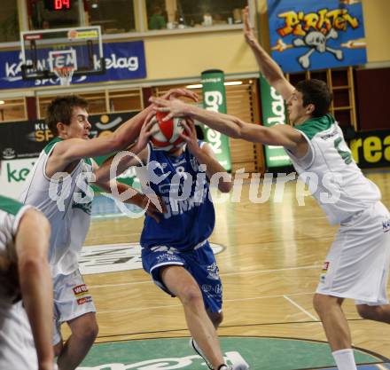 Basketball Bundesliga. Woerthersee Piraten gegen Oberwart Gunners. Rasid Mahalbasic, Selmir Husanovic  (Piraten), Marko Moric  (Oberwart).  Klagenfurt, 26.12.2008
Copyright Kuess

---
pressefotos, pressefotografie, kuess, qs, qspictures, sport, bild, bilder, bilddatenbank