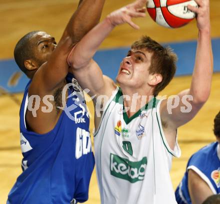 Basketball Bundesliga. Woerthersee Piraten gegen Oberwart Gunners. Rasid Mahalbasic  (Piraten), Jason Johnson (Oberwart).  Klagenfurt, 26.12.2008
Copyright Kuess

---
pressefotos, pressefotografie, kuess, qs, qspictures, sport, bild, bilder, bilddatenbank