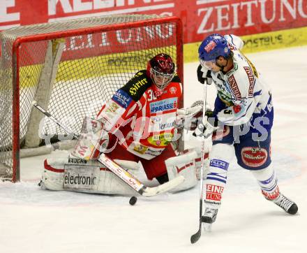 EBEL. Eishockey Bundesliga. EC Pasut VSV gegen EC KAC. RAFFL Thomas  (VSV), SWETTE Rene (KAC). Villach, am 26.12.2008.
Foto: Nadja Kuess 


---
pressefotos, pressefotografie, kuess, qs, qspictures, sport, bild, bilder, bilddatenbank