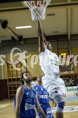 Basketball Bundesliga. Woerthersee Piraten gegen Oberwart Gunners. Timothy Burnette (Piraten), Marko Moric, Marcus Stout  (Oberwart).  Klagenfurt, 26.12.2008
Copyright Kuess

---
pressefotos, pressefotografie, kuess, qs, qspictures, sport, bild, bilder, bilddatenbank