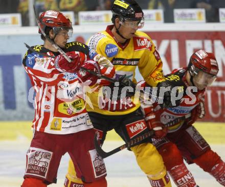 EBEL. Eishockey Bundesliga. KAC gegen EV Vienna Capitals. Paul Schellander, Herbert Ratz, (KAC), Juha Riihijarvi (Capitals). Klagenfurt, am 28.12.2008.
Foto: Kuess 

---
pressefotos, pressefotografie, kuess, qs, qspictures, sport, bild, bilder, bilddatenbank