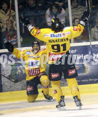 EBEL. Eishockey Bundesliga. KAC gegen EV Vienna Capitals. Torjubel Dan Bjornlie, Viktors Ignatjevs (Capitals). Klagenfurt, am 28.12.2008.
Foto: Kuess 

---
pressefotos, pressefotografie, kuess, qs, qspictures, sport, bild, bilder, bilddatenbank