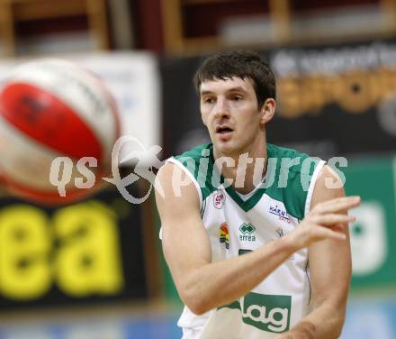 Basketball Bundesliga. Woerthersee Piraten gegen Oberwart Gunners. Selmir Husanovic (Piraten).  Klagenfurt, 26.12.2008
Copyright Kuess

---
pressefotos, pressefotografie, kuess, qs, qspictures, sport, bild, bilder, bilddatenbank