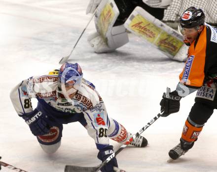 EBEL. Eishockey Bundesliga. EC Pasut VSV gegen EC Graz 99ers. Jonathan Ferland, (VSV),  Marc Brown (Graz). Villach, am 30.12.2008.
Foto: Kuess 


---
pressefotos, pressefotografie, kuess, qs, qspictures, sport, bild, bilder, bilddatenbank