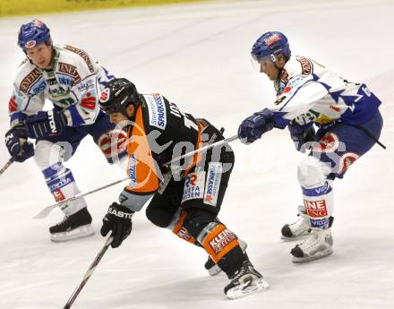 EBEL. Eishockey Bundesliga. EC Pasut VSV gegen EC Graz 99ers. Mike Stewart, Guenther Lanzinger, (VSV),  Anthony Iob (Graz). Villach, am 30.12.2008.
Foto: Kuess 


---
pressefotos, pressefotografie, kuess, qs, qspictures, sport, bild, bilder, bilddatenbank