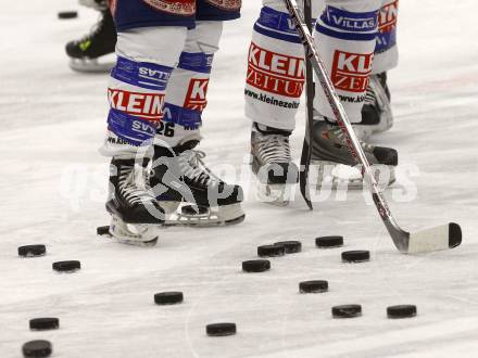 EBEL. Eishockey Bundesliga. EC Pasut VSV gegen EC Graz 99ers. Feature. Pucks, Eisschuhe. Villach, am 30.12.2008.
Foto: Kuess 


---
pressefotos, pressefotografie, kuess, qs, qspictures, sport, bild, bilder, bilddatenbank