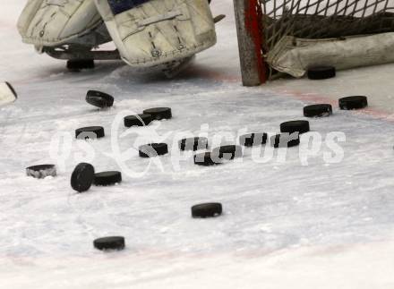 EBEL. Eishockey Bundesliga. EC Pasut VSV gegen EC Graz 99ers. Feature. Pucks.. Villach, am 30.12.2008.
Foto: Kuess 


---
pressefotos, pressefotografie, kuess, qs, qspictures, sport, bild, bilder, bilddatenbank