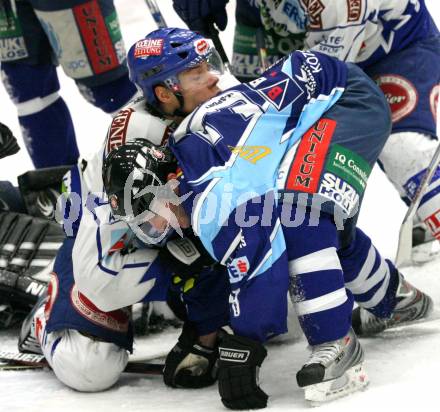 EBEL. Eishockey Bundesliga. EC Pasut VSV gegen Alba Volan Szekesfehervar. Thomas Raffl (VSV), GUERRIERO Jason (Alba Volan). Villach, am 2.1.2009.
Foto: Kuess 


---
pressefotos, pressefotografie, kuess, qs, qspictures, sport, bild, bilder, bilddatenbank