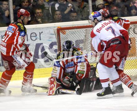 EBEL. Eishockey Bundesliga. EC KAC gegen EC RED BULL SALZBURG. Sean Brown, Travis Scott,  (KAC), Adrian Foster (Salzburg). Klagenfurt, am 2.1.2009.
Foto: Kuess 

---
pressefotos, pressefotografie, kuess, qs, qspictures, sport, bild, bilder, bilddatenbank