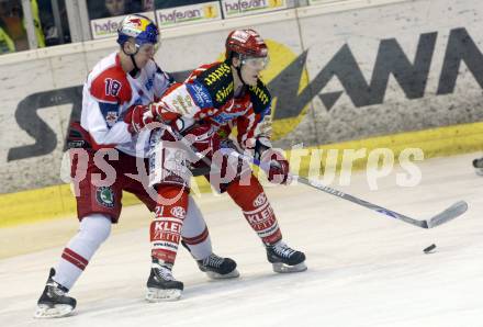 EBEL. Eishockey Bundesliga. EC KAC gegen EC RED BULL SALZBURG. Manuel Geier (KAC), Oskars Cibulski (Salzburg). Klagenfurt, am 2.1.2009.
Foto: Kuess 

---
pressefotos, pressefotografie, kuess, qs, qspictures, sport, bild, bilder, bilddatenbank