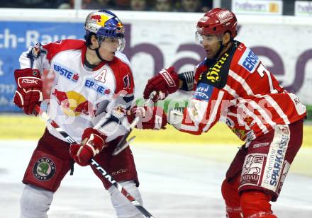 EBEL. Eishockey Bundesliga. EC KAC gegen EC RED BULL SALZBURG. Sean Brown (KAC), Matthias Trattnig (Salzburg). Klagenfurt, am 2.1.2009.
Foto: Kuess 

---
pressefotos, pressefotografie, kuess, qs, qspictures, sport, bild, bilder, bilddatenbank