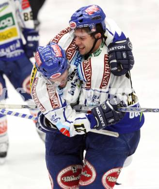 EBEL. Eishockey Bundesliga. VSV gegen Alba Volan. Torjubel Nikolas Petrik, Dan Cavanaugh (VSV). Villach, am 2.1.2009.
Foto: Kuess 

---
pressefotos, pressefotografie, kuess, qs, qspictures, sport, bild, bilder, bilddatenbank