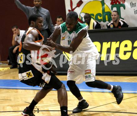 Basketball. Bundesliga. Kelag Wörthersee Piraten gegen BSC Raiffeisen Fürstenfeld Panthers. Brandon Hartley (Piraten), Nicholas Gipson (Fuerstenfeld). Klagenfurt, 4.1.2009
Foto: Kuess

---
pressefotos, pressefotografie, kuess, qs, qspictures, sport, bild, bilder, bilddatenbank