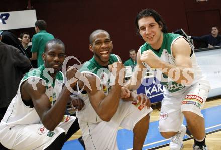 Basketball. Bundesliga. Kelag Wörthersee Piraten gegen BSC Raiffeisen Fürstenfeld Panthers. Jubel Brandon Hartley, Tim Burnette, Andreas Kuttnig (Piraten). Klagenfurt, 4.1.2009
Foto: Kuess

---
pressefotos, pressefotografie, kuess, qs, qspictures, sport, bild, bilder, bilddatenbank