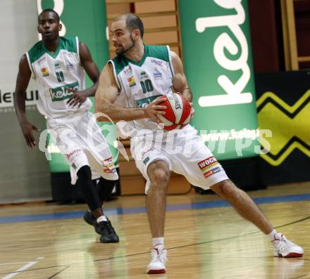 Basketball. Bundesliga. Kelag Woerthersee Piraten gegen BSC Raiffeisen Fuerstenfeld Panthers. Joachim Buggelsheim, Brandon Hartley (Piraten). Klagenfurt, 4.1.2009
Foto: Kuess

---
pressefotos, pressefotografie, kuess, qs, qspictures, sport, bild, bilder, bilddatenbank